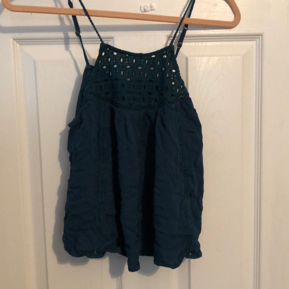 Cropped blue tank
